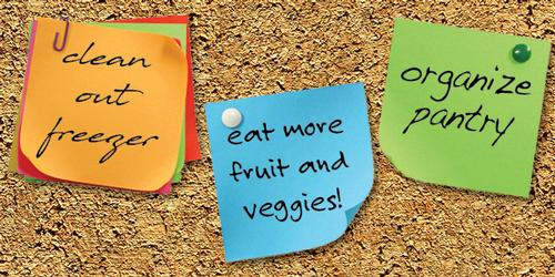 post it notes on cork board: clean out freezer, eat more fruits and veggies, organize pantry